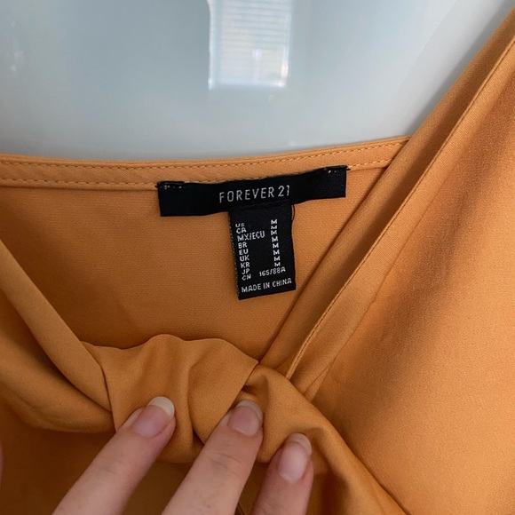 Cute summer yellow dress with knot in front - Picture 3 of 5